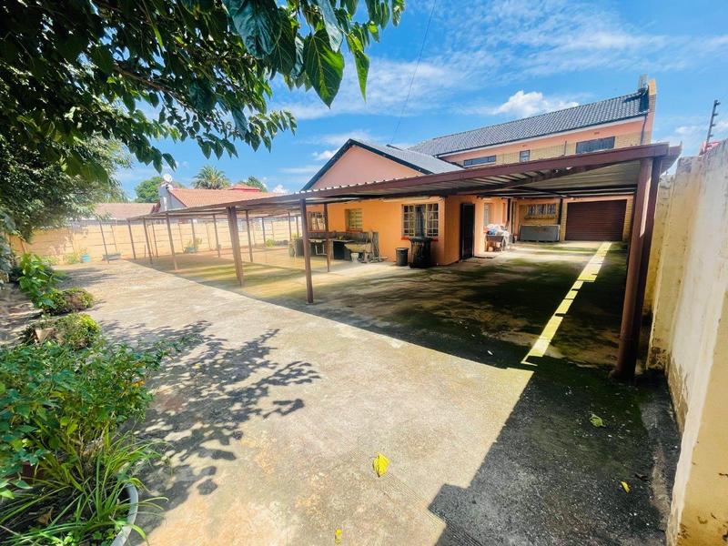 5 Bedroom Property for Sale in Lenasia South Gauteng