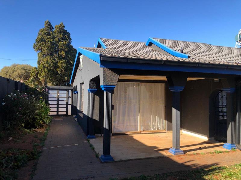 4 Bedroom Property for Sale in Lenasia South Gauteng