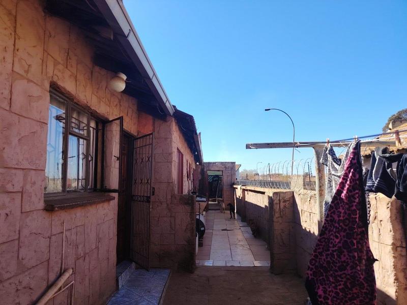 4 Bedroom Property for Sale in Lenasia South Gauteng