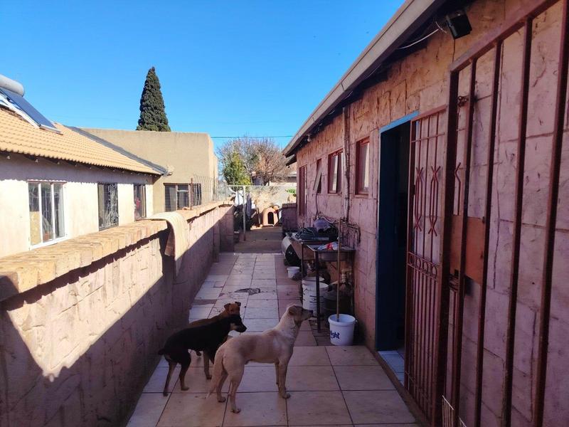 4 Bedroom Property for Sale in Lenasia South Gauteng