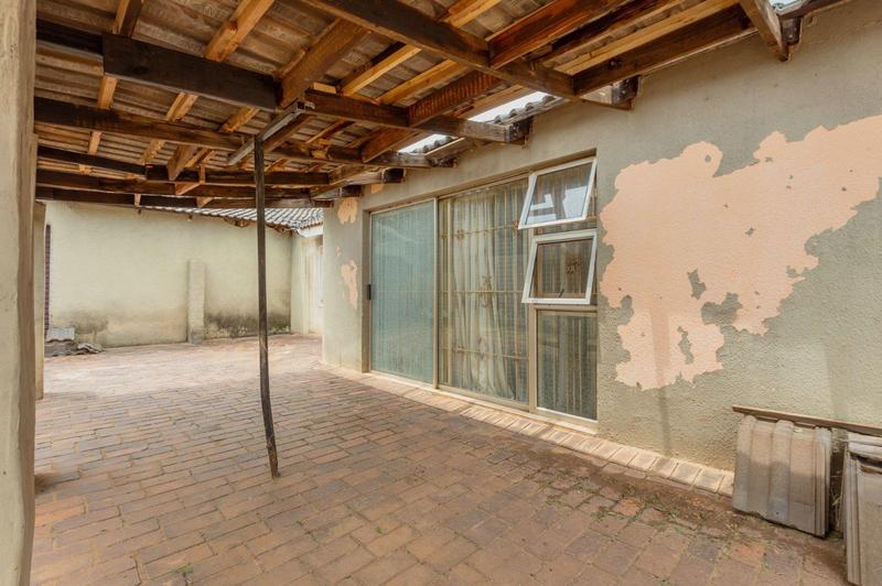 4 Bedroom Property for Sale in Lenasia South Gauteng