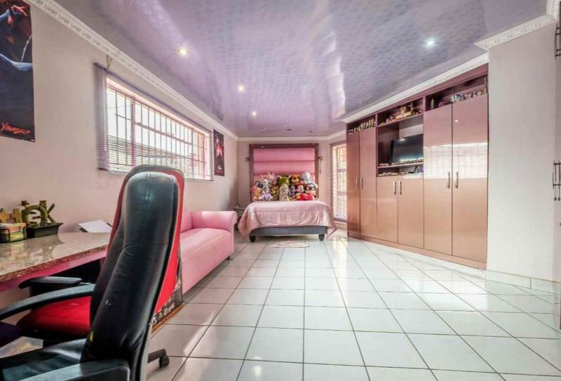 5 Bedroom Property for Sale in Lenasia South Gauteng