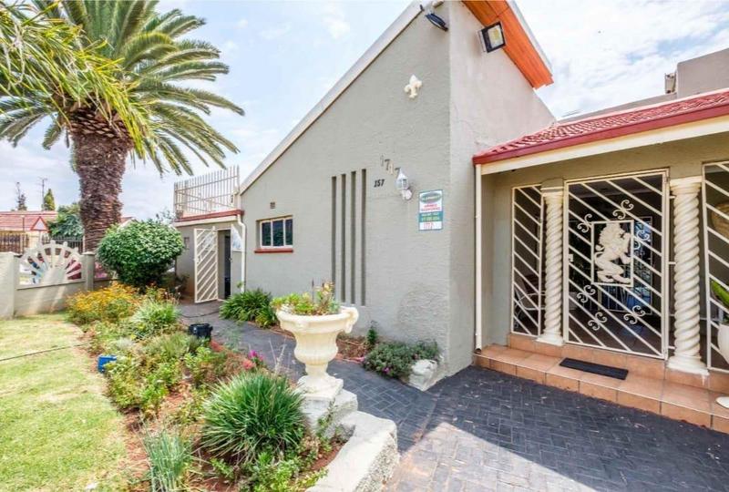 5 Bedroom Property for Sale in Lenasia South Gauteng