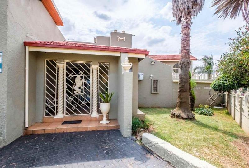 5 Bedroom Property for Sale in Lenasia South Gauteng