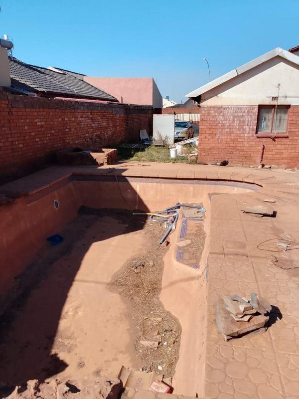3 Bedroom Property for Sale in Lenasia South Gauteng
