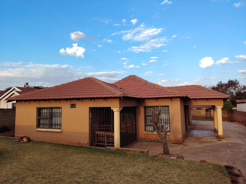4 Bedroom Property for Sale in Lenasia South Gauteng