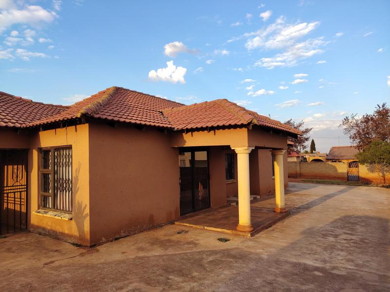 4 Bedroom Property for Sale in Lenasia South Gauteng