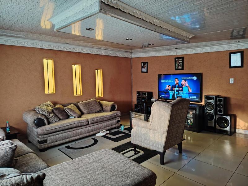 4 Bedroom Property for Sale in Lenasia South Gauteng
