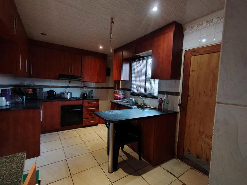 4 Bedroom Property for Sale in Lenasia South Gauteng