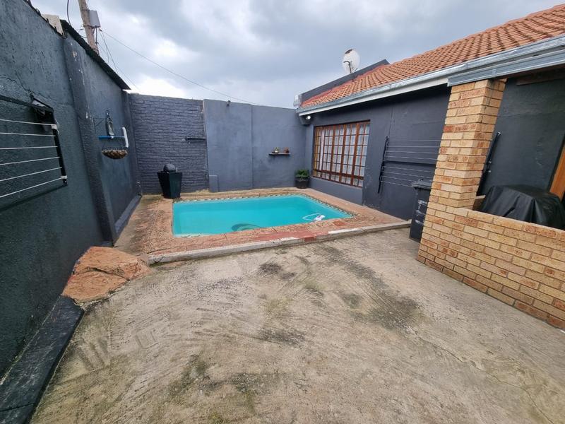 4 Bedroom Property for Sale in Newlands Gauteng