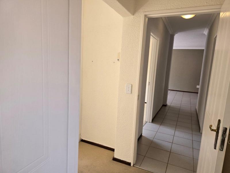2 Bedroom Property for Sale in Oakdene Gauteng