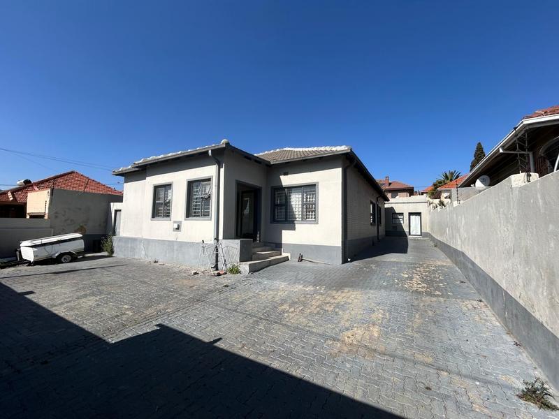 6 Bedroom Property for Sale in Orange Grove Gauteng