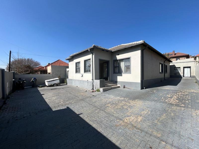 6 Bedroom Property for Sale in Orange Grove Gauteng