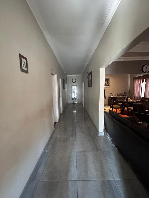6 Bedroom Property for Sale in Orange Grove Gauteng