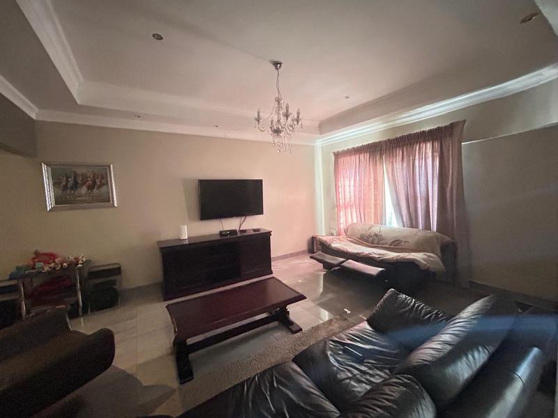 6 Bedroom Property for Sale in Orange Grove Gauteng