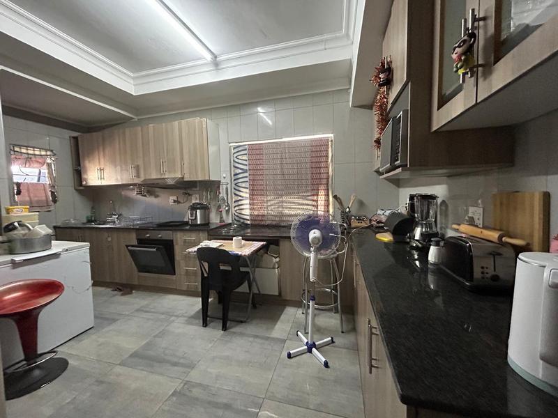 6 Bedroom Property for Sale in Orange Grove Gauteng
