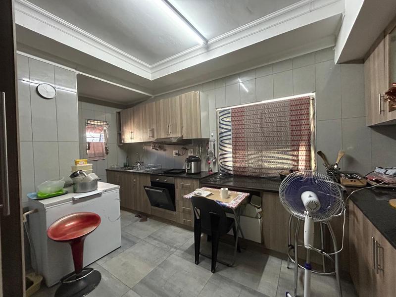 6 Bedroom Property for Sale in Orange Grove Gauteng