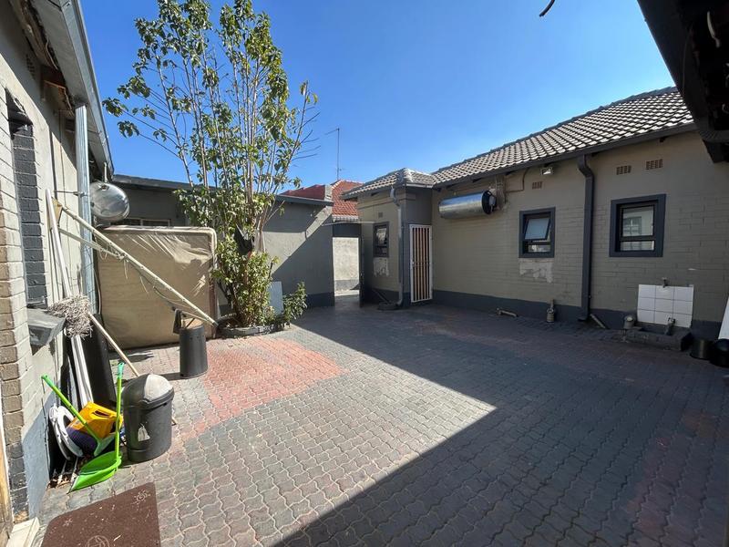 6 Bedroom Property for Sale in Orange Grove Gauteng