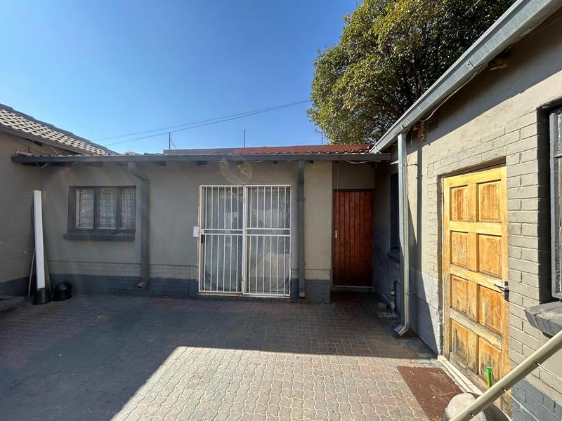 6 Bedroom Property for Sale in Orange Grove Gauteng