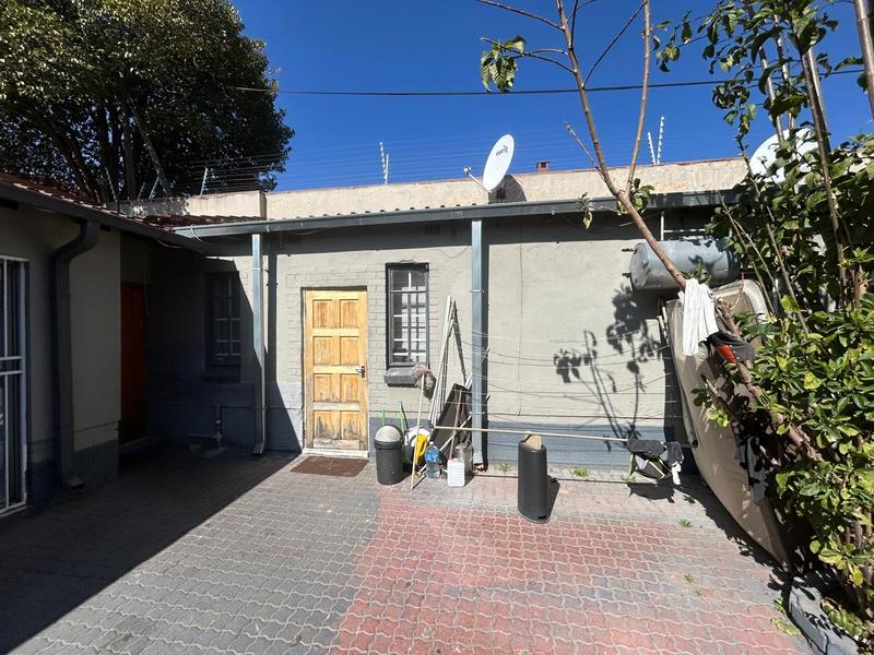 6 Bedroom Property for Sale in Orange Grove Gauteng