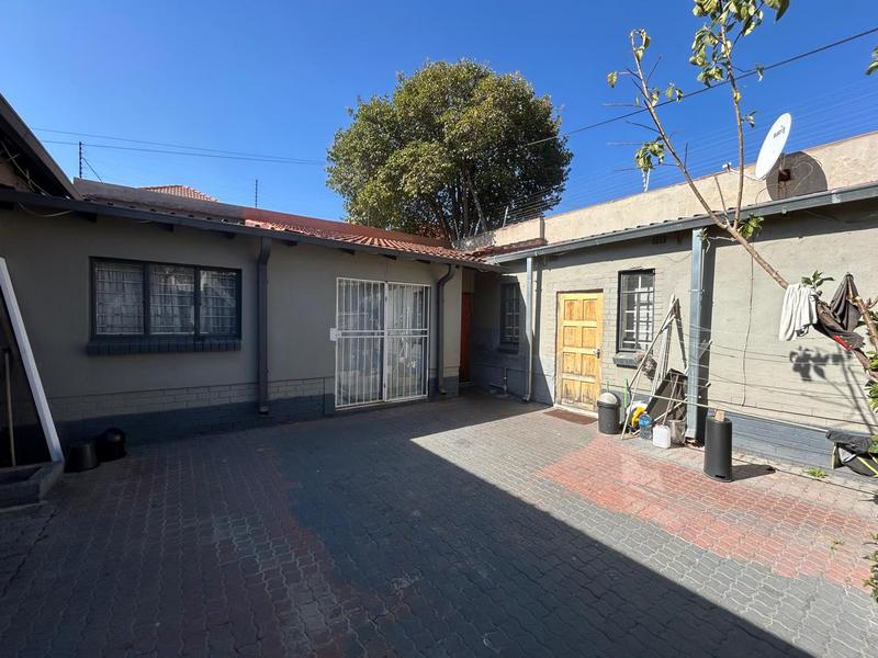 6 Bedroom Property for Sale in Orange Grove Gauteng