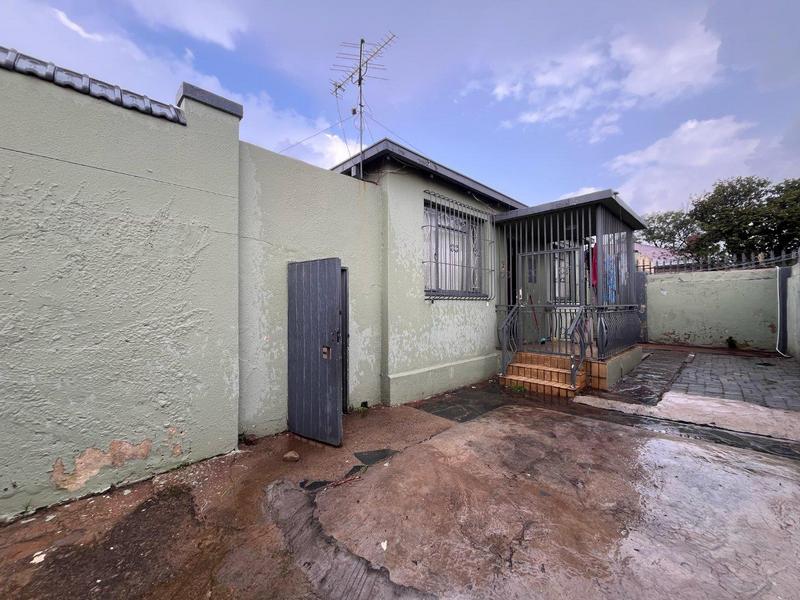 10 Bedroom Property for Sale in Regents Park Gauteng
