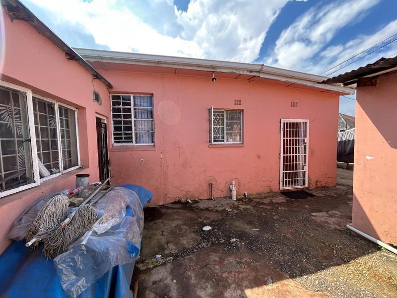 6 Bedroom Property for Sale in Regents Park Gauteng