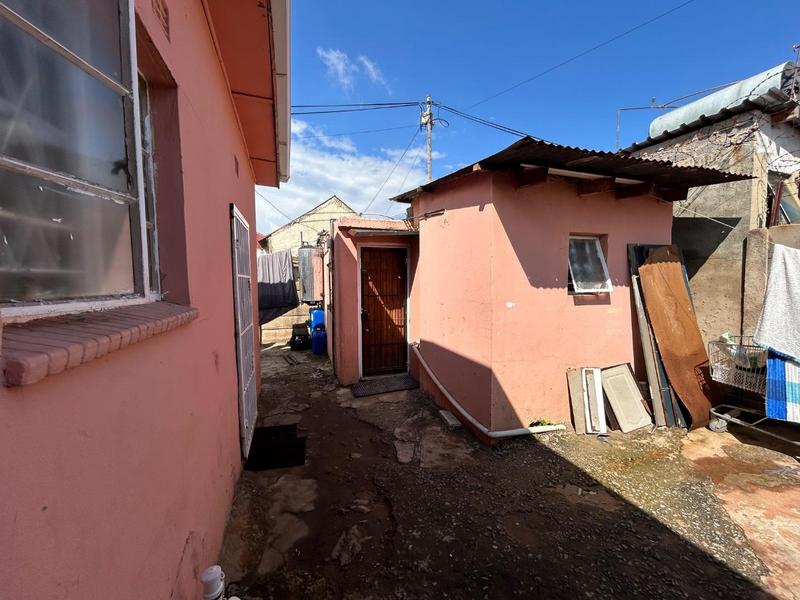 6 Bedroom Property for Sale in Regents Park Gauteng
