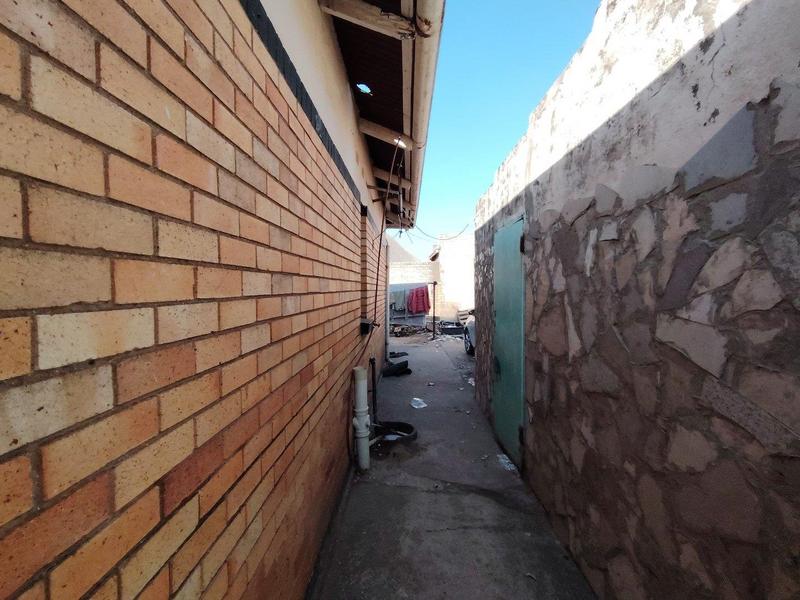 6 Bedroom Property for Sale in Regents Park Gauteng