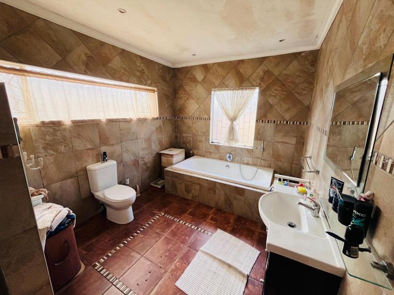 4 Bedroom Property for Sale in Regents Park Gauteng