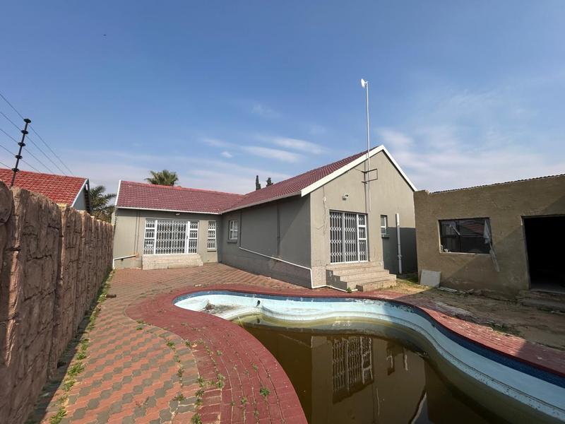 3 Bedroom Property for Sale in Roseacre Gauteng