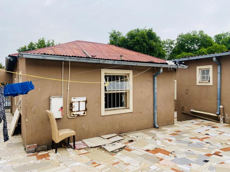 7 Bedroom Property for Sale in Rosettenville Gauteng