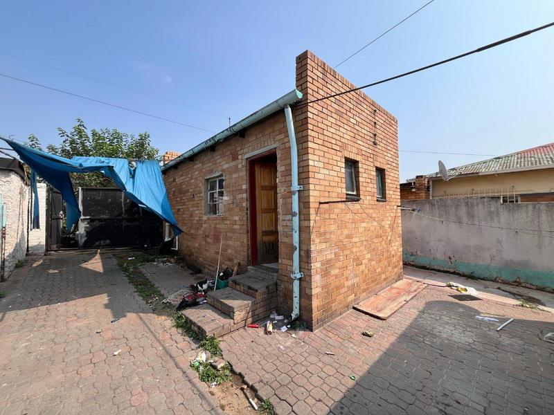 8 Bedroom Property for Sale in Rosettenville Gauteng