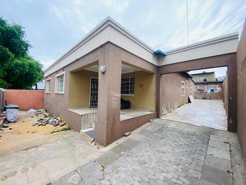 8 Bedroom Property for Sale in Rosettenville Gauteng
