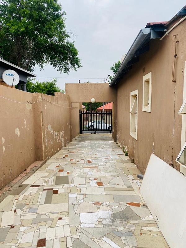 8 Bedroom Property for Sale in Rosettenville Gauteng