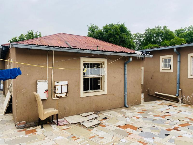 8 Bedroom Property for Sale in Rosettenville Gauteng