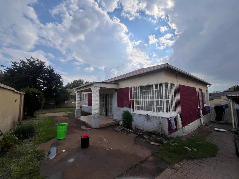 6 Bedroom Property for Sale in The Hill Gauteng