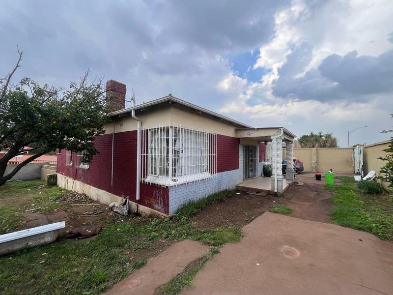 6 Bedroom Property for Sale in The Hill Gauteng