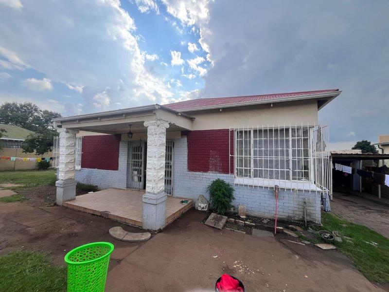 6 Bedroom Property for Sale in The Hill Gauteng