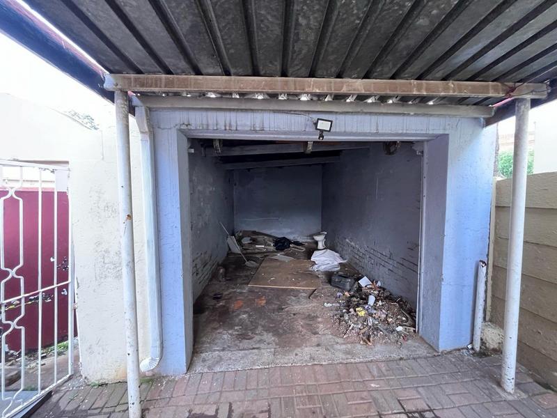 6 Bedroom Property for Sale in The Hill Gauteng