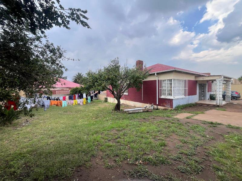 6 Bedroom Property for Sale in The Hill Gauteng