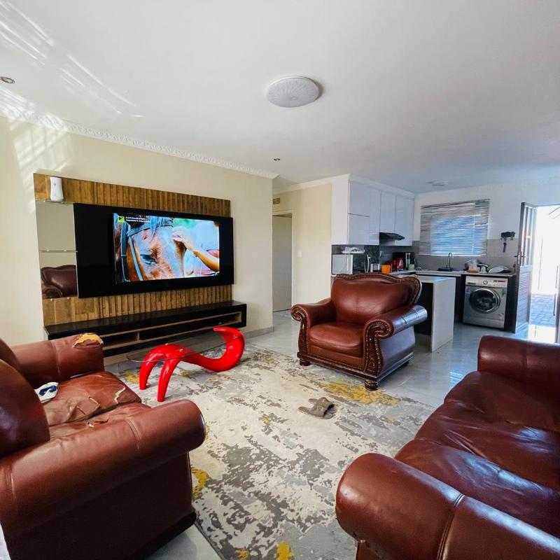 4 Bedroom Property for Sale in Clayville Gauteng