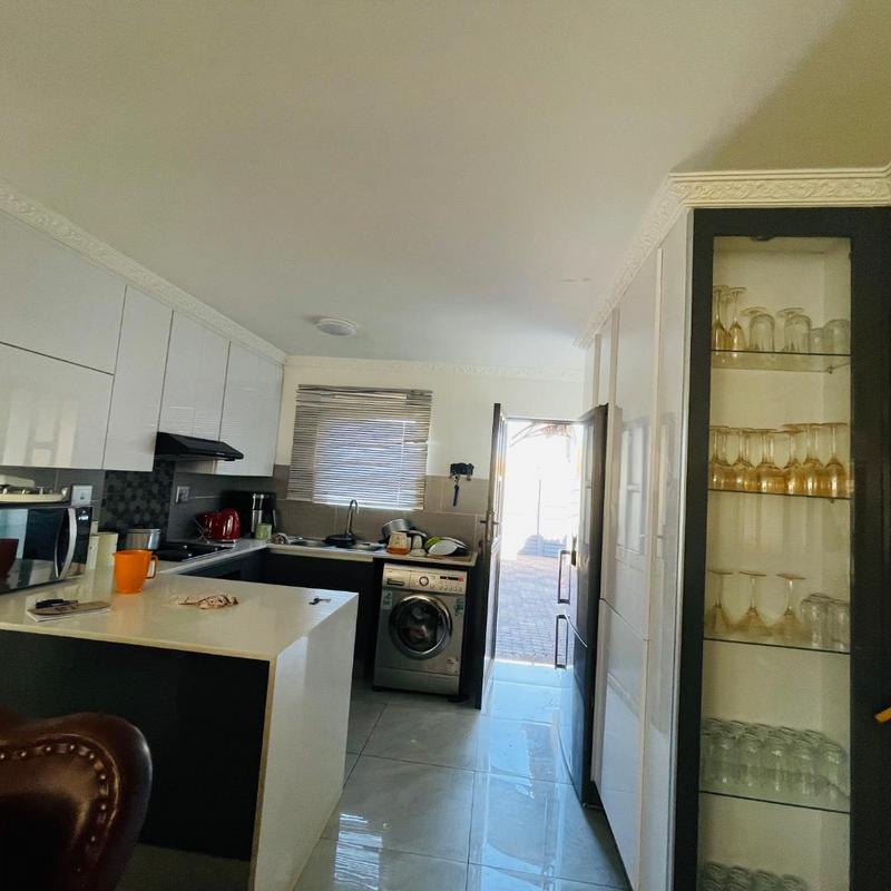 4 Bedroom Property for Sale in Clayville Gauteng