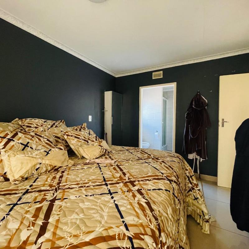 4 Bedroom Property for Sale in Clayville Gauteng
