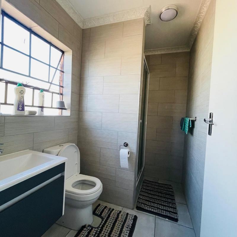 4 Bedroom Property for Sale in Clayville Gauteng