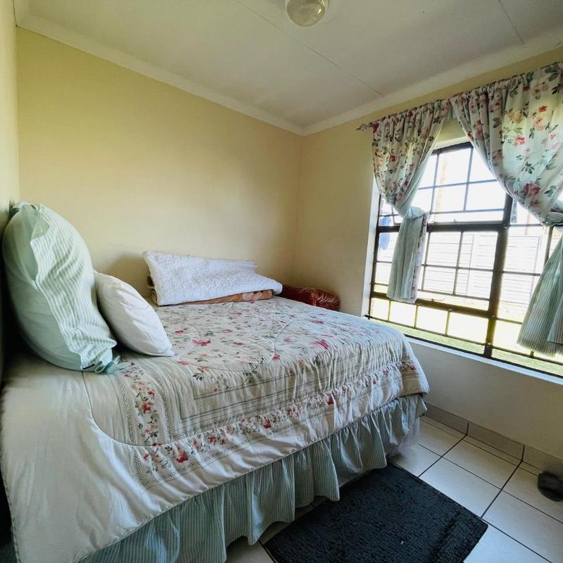4 Bedroom Property for Sale in Clayville Gauteng