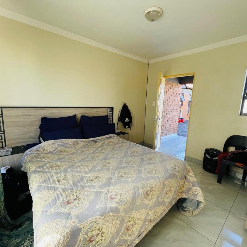 4 Bedroom Property for Sale in Clayville Gauteng