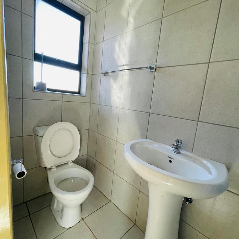 4 Bedroom Property for Sale in Clayville Gauteng