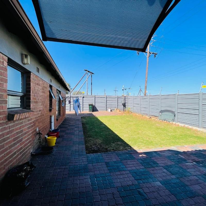 4 Bedroom Property for Sale in Clayville Gauteng