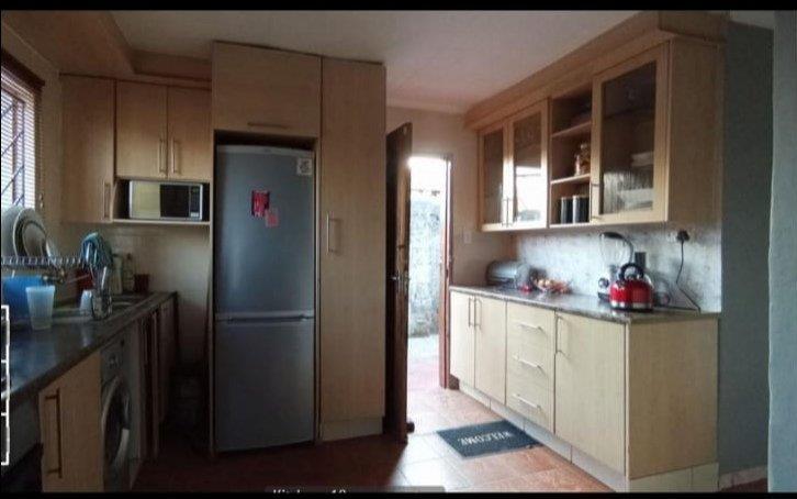 3 Bedroom Property for Sale in Clayville Gauteng